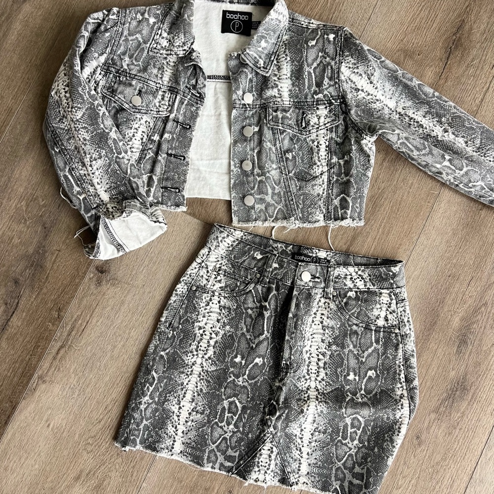 Boohoo Snake-Print Denim Set